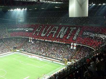 Milan jača napad na radost navijača, Foto wikipedia